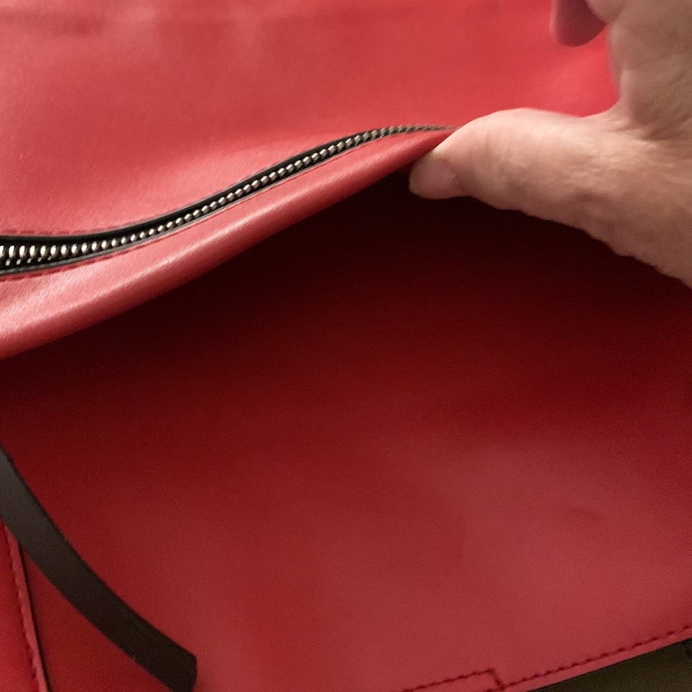 MONDANI New York Red Satchel Vegan LIKE NEW - Picture 11 of 12